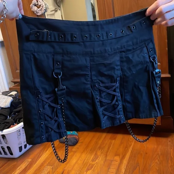 Punk Black Kilt w/chains - Picture 7 of 9